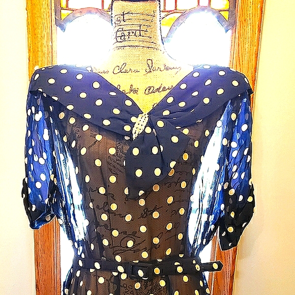 Dayne Taylor Dresses & Skirts - 🍸Vintage🔹️{Dayne Taylor}🔹️40's Sheer Dress🔹️Deco Rhinestone Brooch